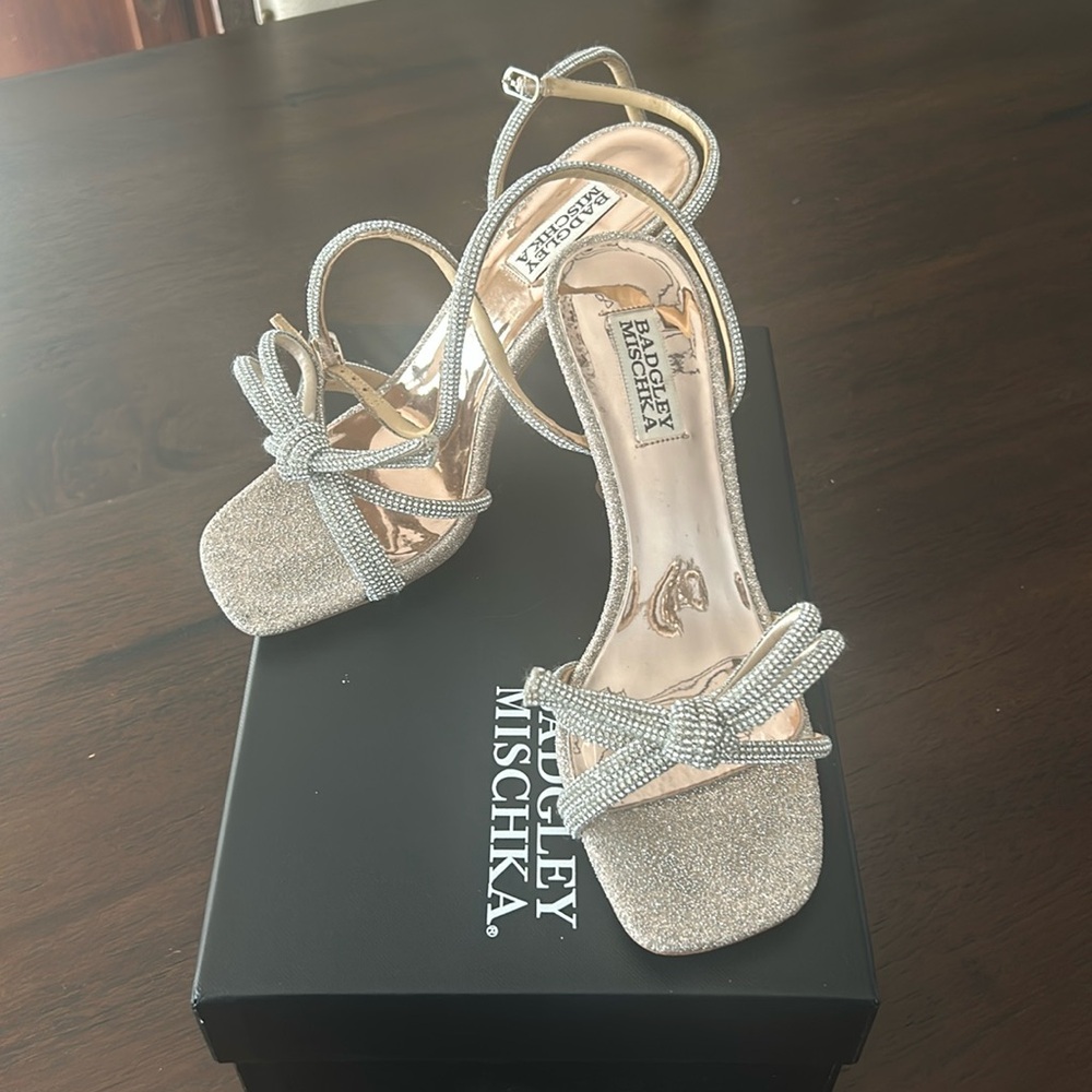 Badgley Mischka Effie Heeled Embellished Soft Gold Sandals Size 7.  Worn once